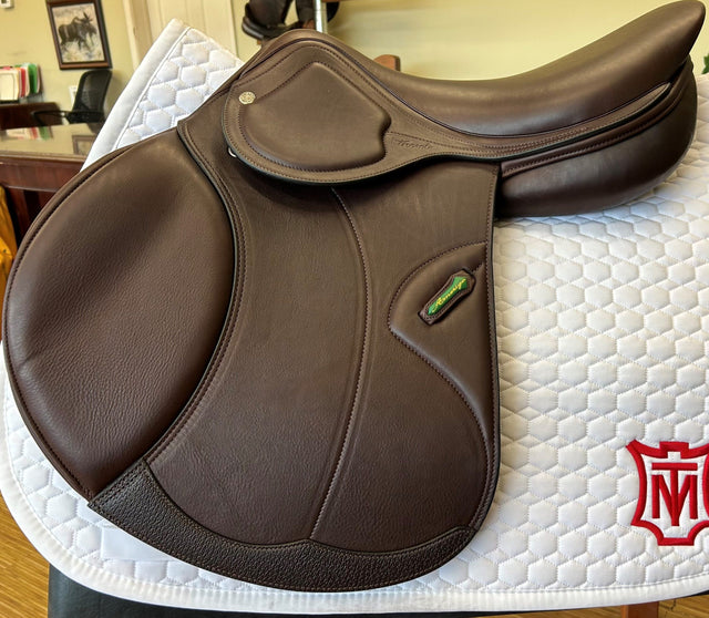 Custom DJ Jump saddle on saddle buck